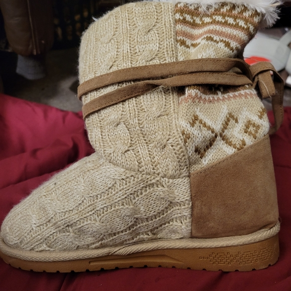 Muk luks boots size 7 - Picture 6 of 10